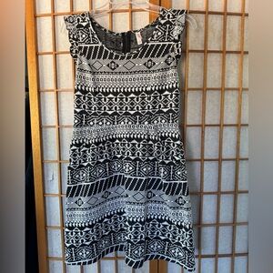 Xhilaration Black and White Sleeveless Midi jumper dress with pockets M